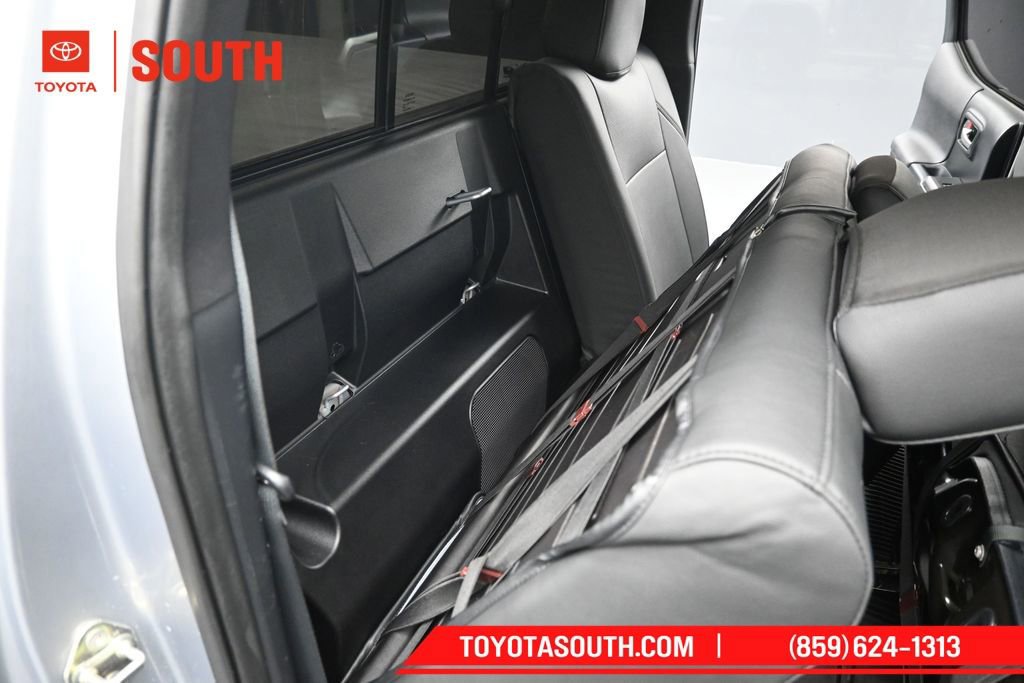 Used 2016 Toyota Tacoma TRD Off-Road AWD/4WD image 29