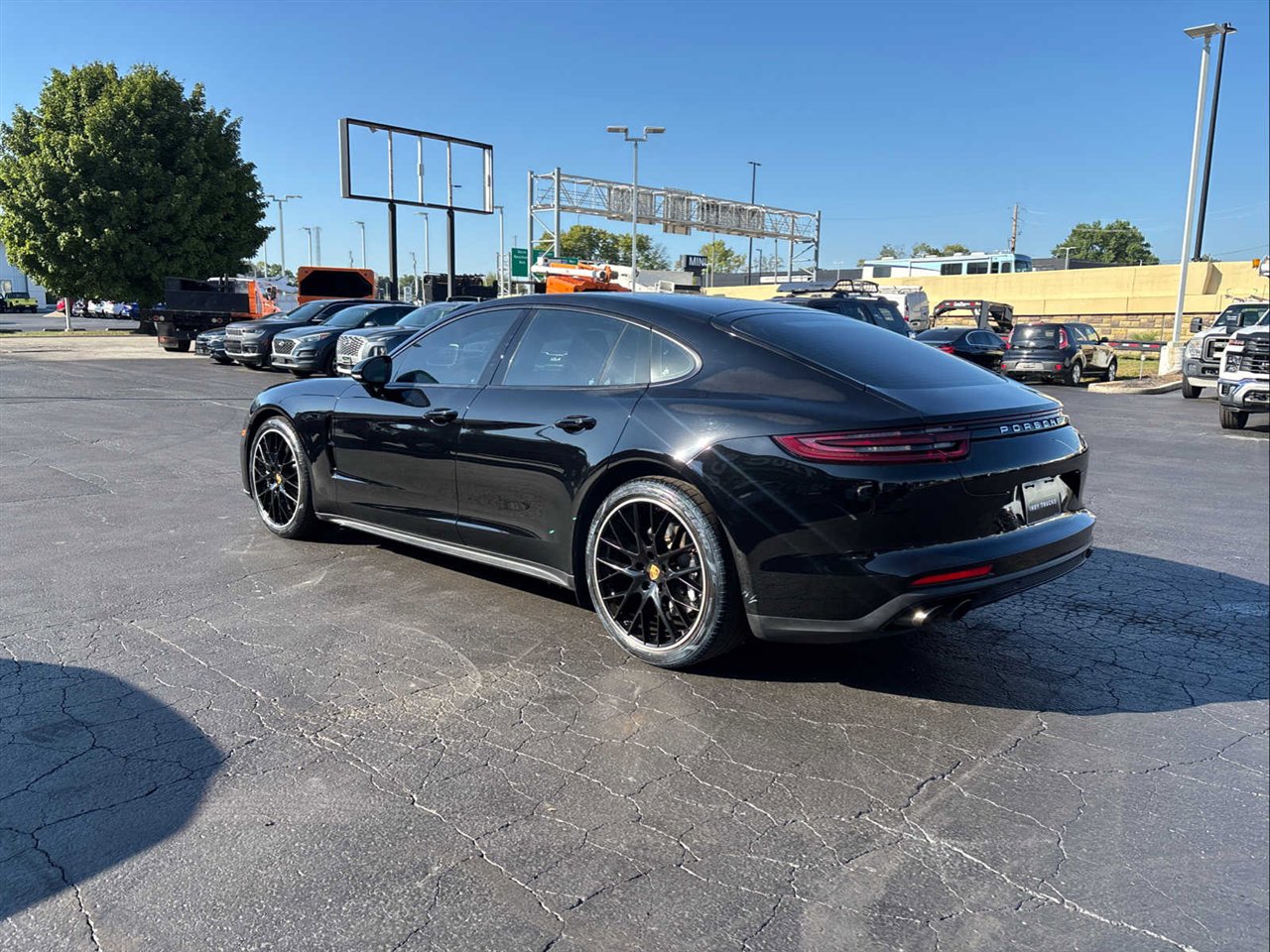 Used 2018 Porsche Panamera 4 image 5