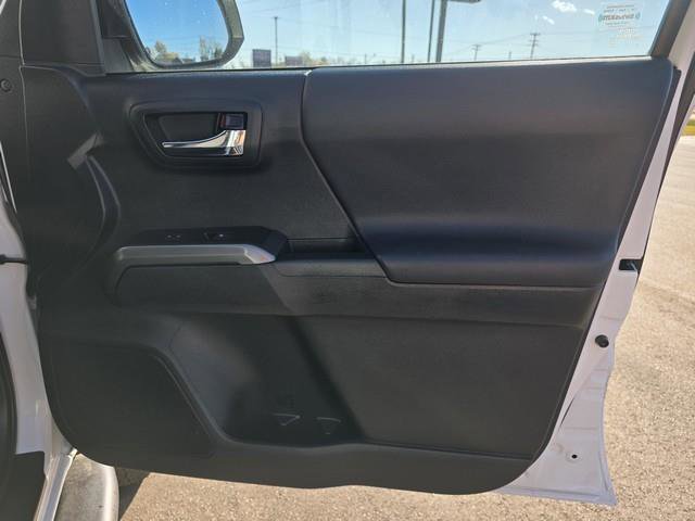 Used 2021 Toyota Tacoma TRD Off-Road image 29