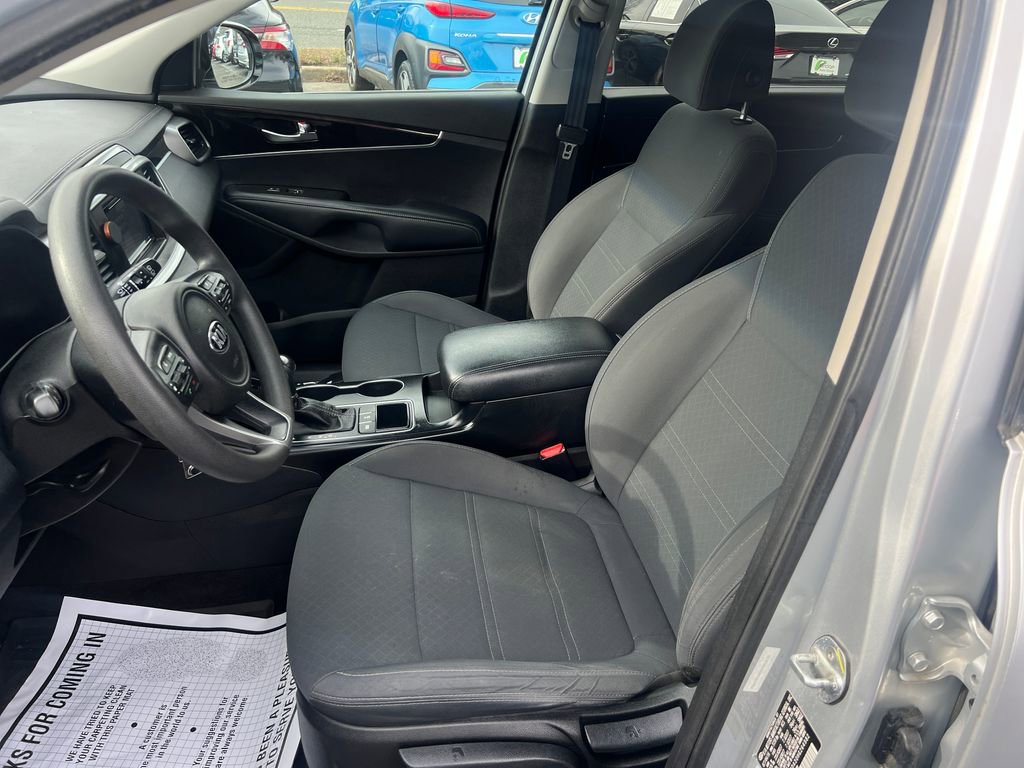 Used 2017 Kia Sorento LX image 11