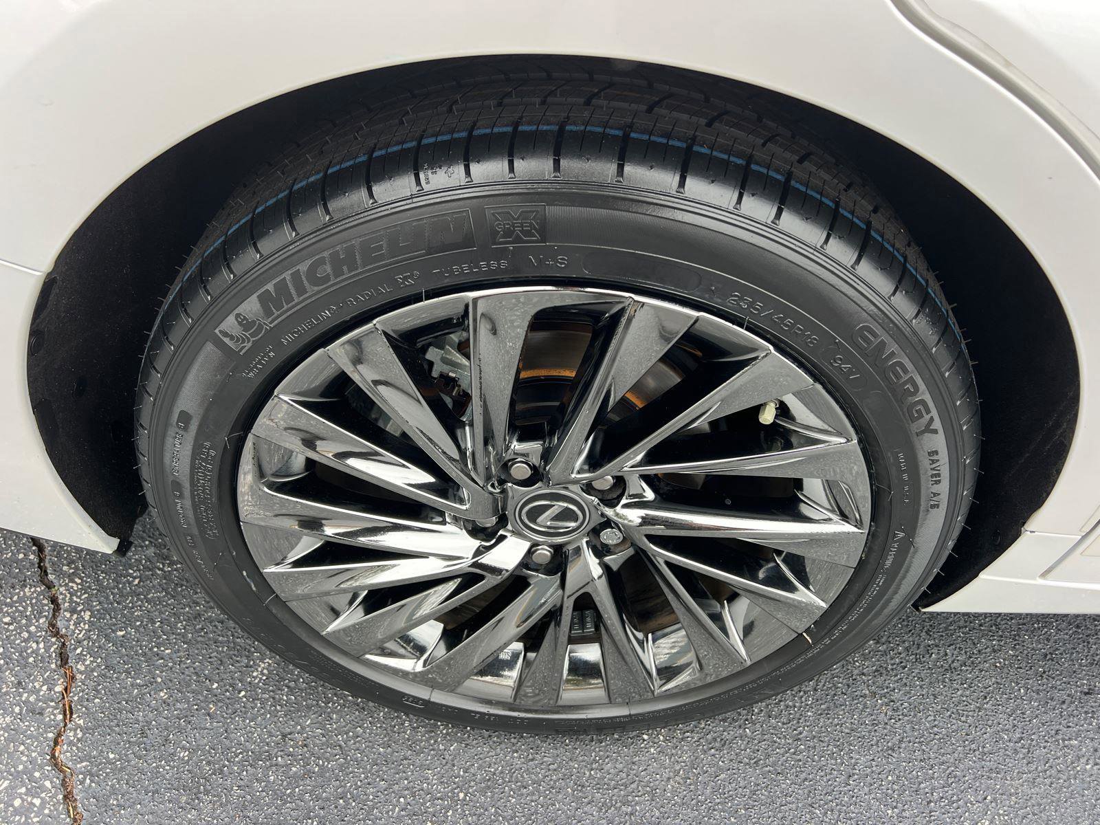 Used 2024 Lexus ES 350 w/ Technology Package image 18