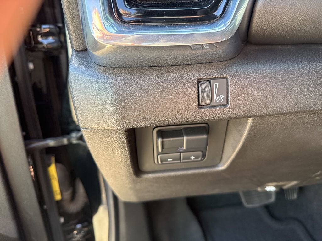 Used 2024 GMC Canyon Elevation w/ Convenience Package image 12