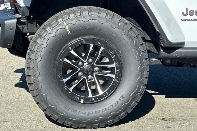 New 2026 Jeep Wrangler Unlimited Rubicon w/ Xtreme 35 Tire Package image 25
