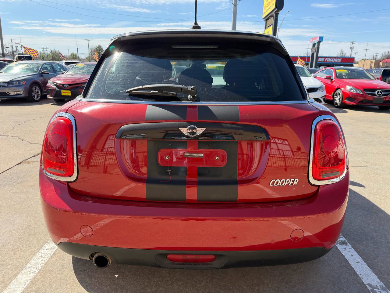 Used 2016 MINI Cooper 4-Door Hardtop image 6