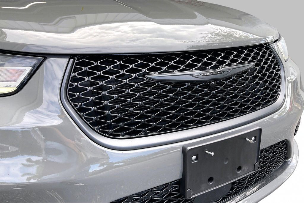 Used 2025 Chrysler Pacifica Limited FWD image 27