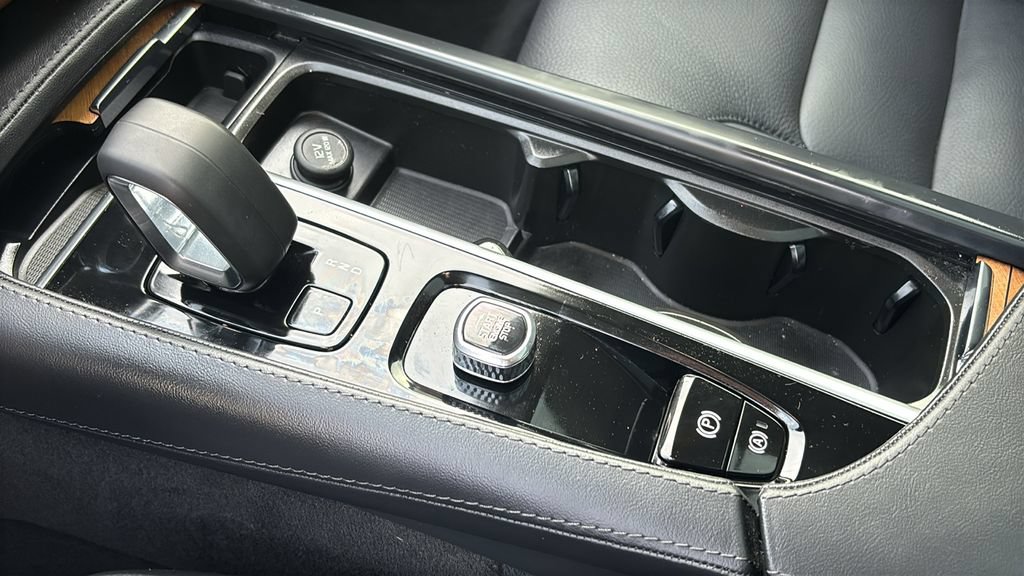 Certified 2025 Volvo XC90 T8 Plus w/ Protection Package AWD/4WD image 21