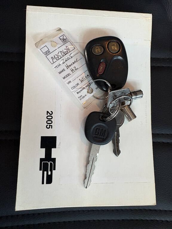 Used 2005 HUMMER H2 SUT w/ Preferred Equipment Group AWD/4WD image 34