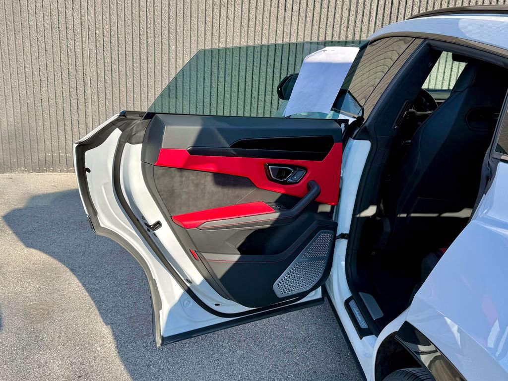 Used 2021 Lamborghini Urus image 16