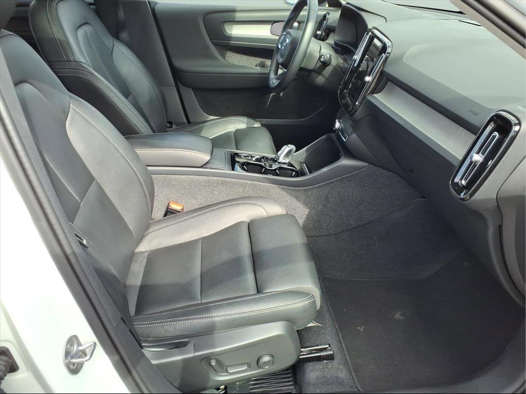 Used 2024 Volvo XC40 B5 Plus w/ Climate Package image 17