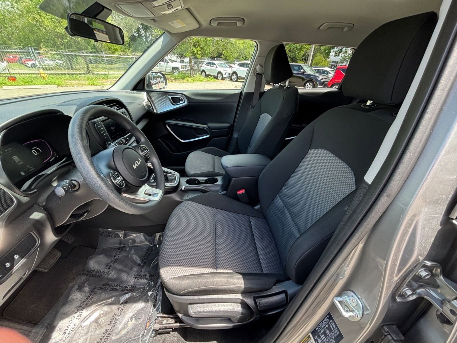 Used 2025 Kia Soul LX w/ LX Technology Package FWD image 24