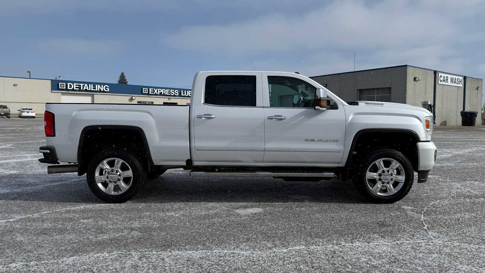Used 2019 GMC Sierra 2500 Denali w/ Duramax Plus Package AWD/4WD image 3