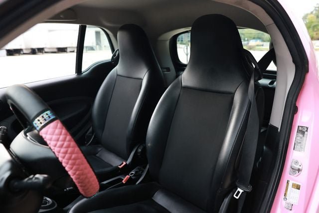 Used 2016 smart fortwo passion RWD image 9