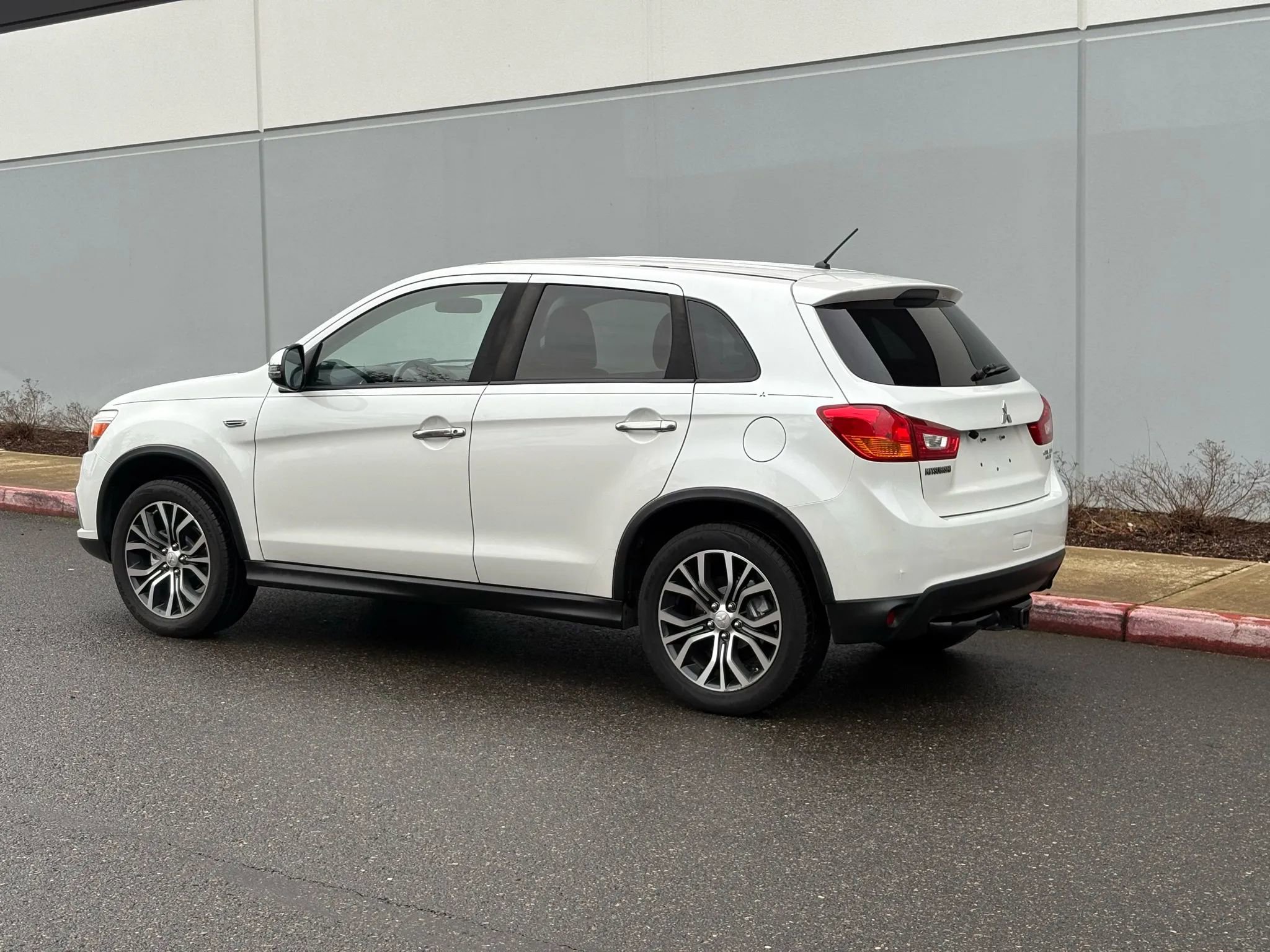 Used 2016 Mitsubishi Outlander Sport ES image 4