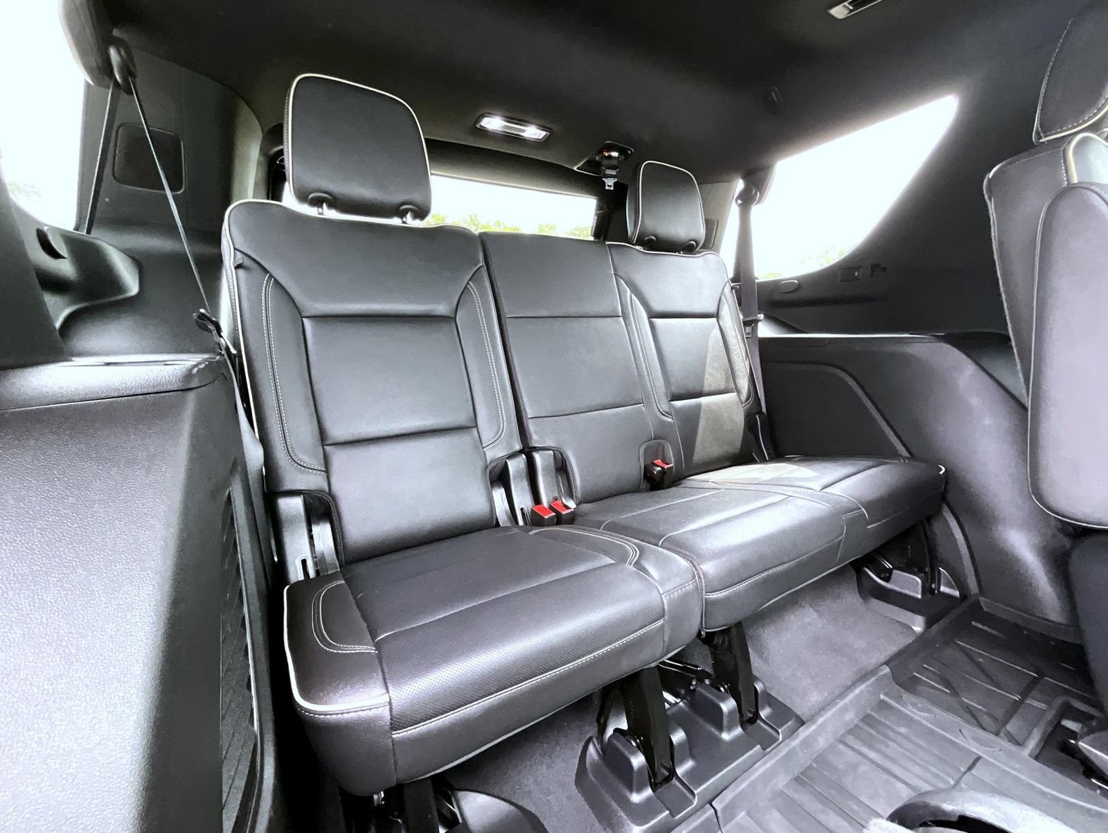 Used 2023 Chevrolet Tahoe Premier AWD/4WD image 21