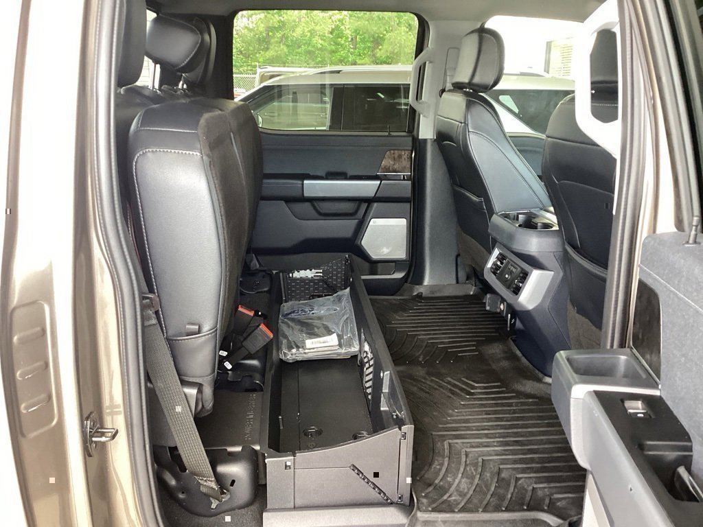 Used 2023 Ford F250 Lariat w/ Chrome Package image 40