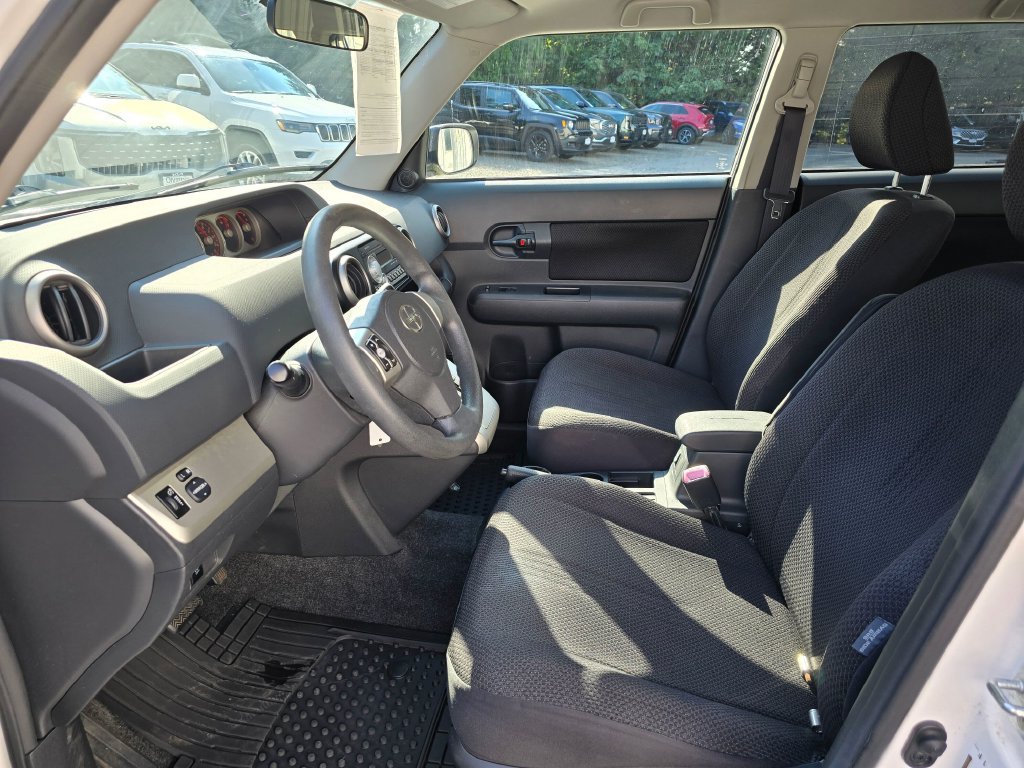 Used 2010 Scion xB FWD image 8