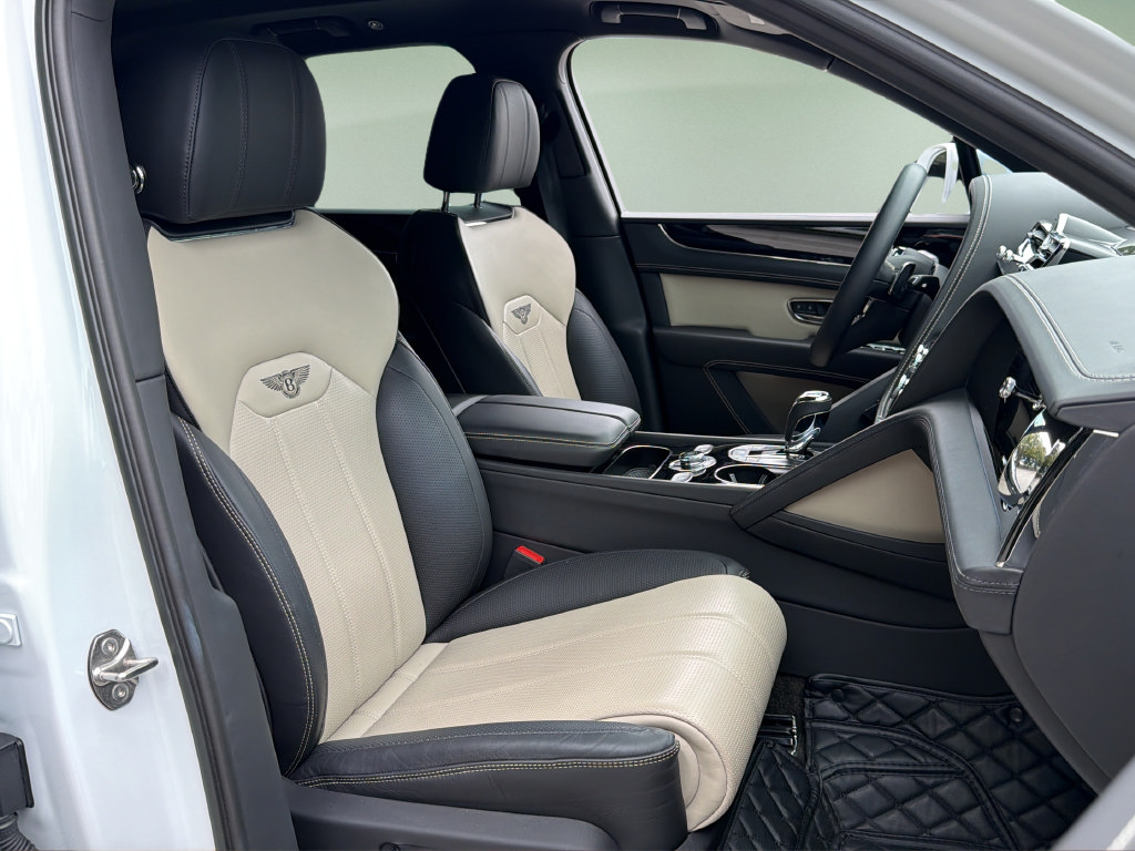 Used 2022 Bentley Bentayga AWD/4WD image 20