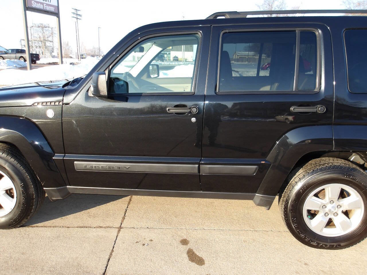 Used 2009 Jeep Liberty Sport w/ Popular Equipment Group image 31