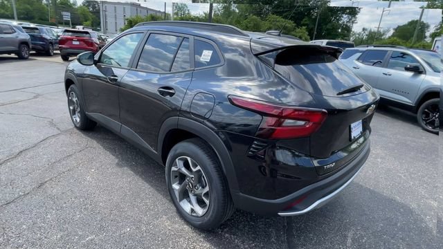 New 2026 Chevrolet Trax LT w/ Driver Confidence Package FWD image 8