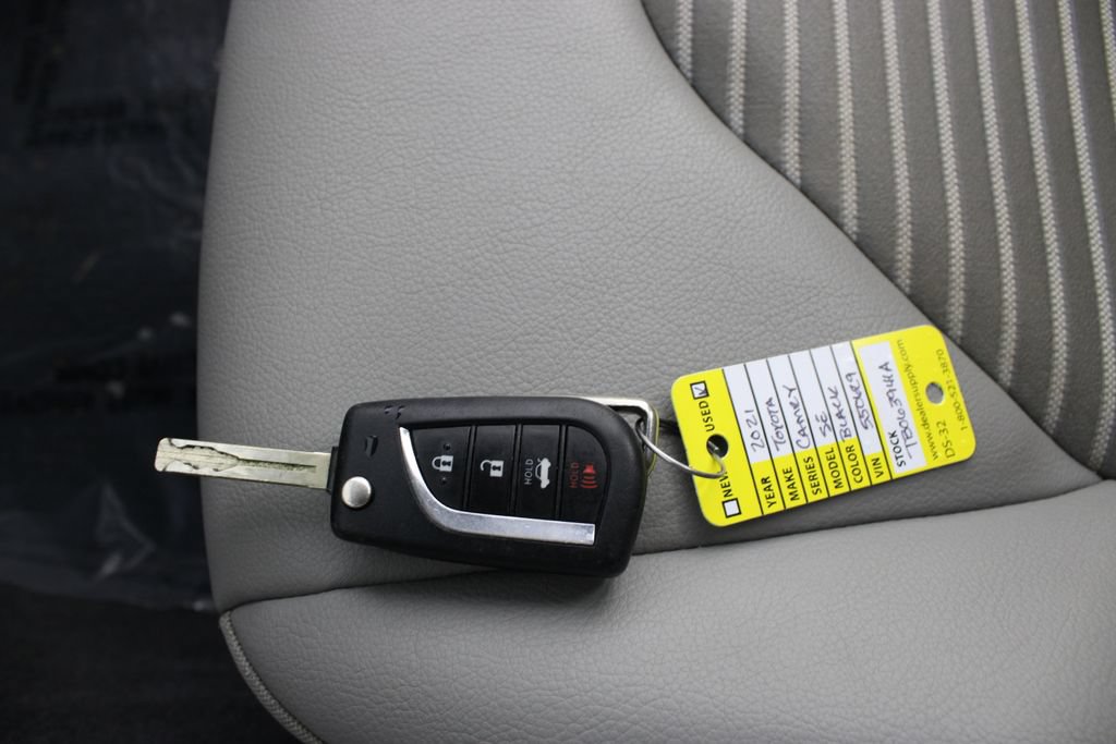 Used 2021 Toyota Camry SE FWD image 7