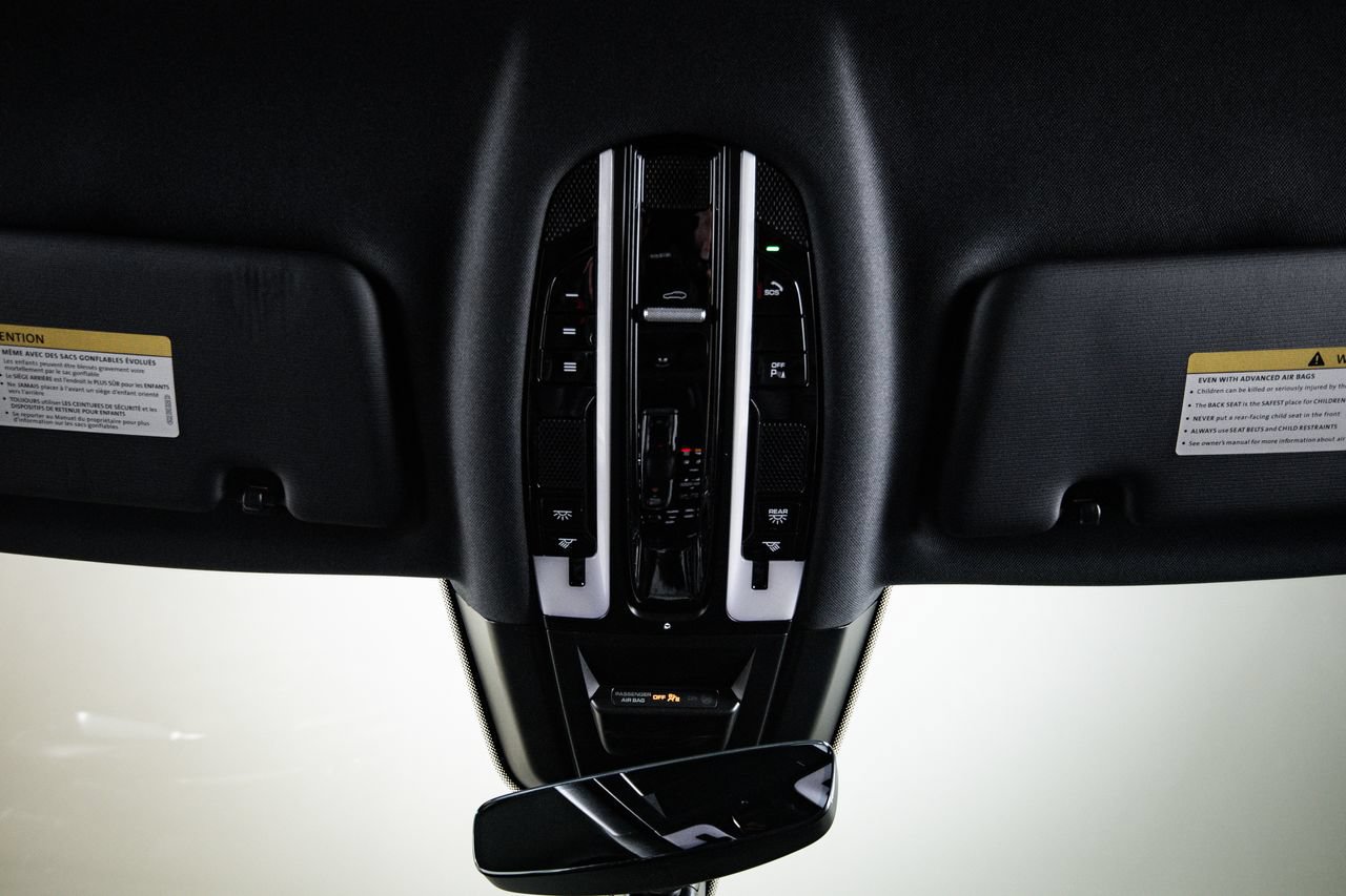 Certified 2023 Porsche Cayenne Coupe AWD/4WD image 20