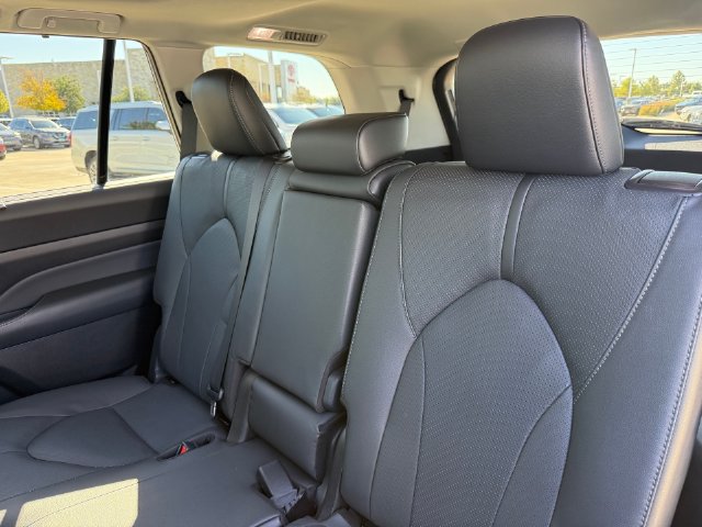 Used 2025 Toyota Grand Highlander FWD image 27