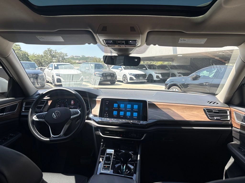 Used 2025 Volkswagen Atlas SE w/ Panoramic Sunroof Package FWD image 19