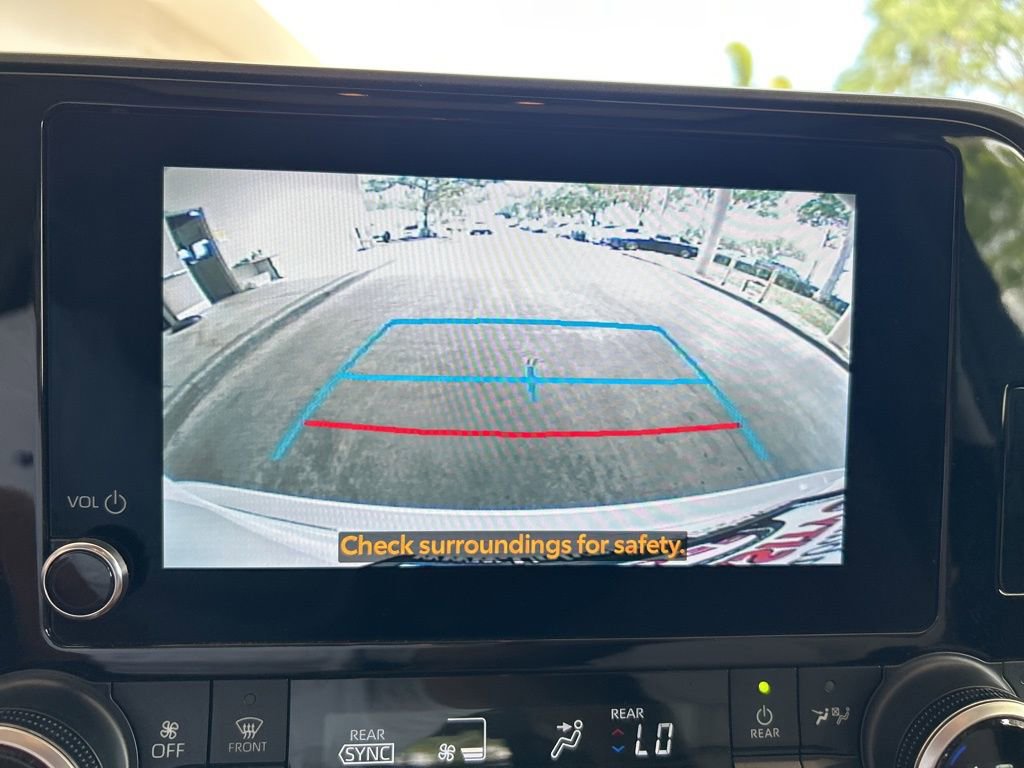 Used 2024 Toyota Highlander XLE AWD/4WD image 15