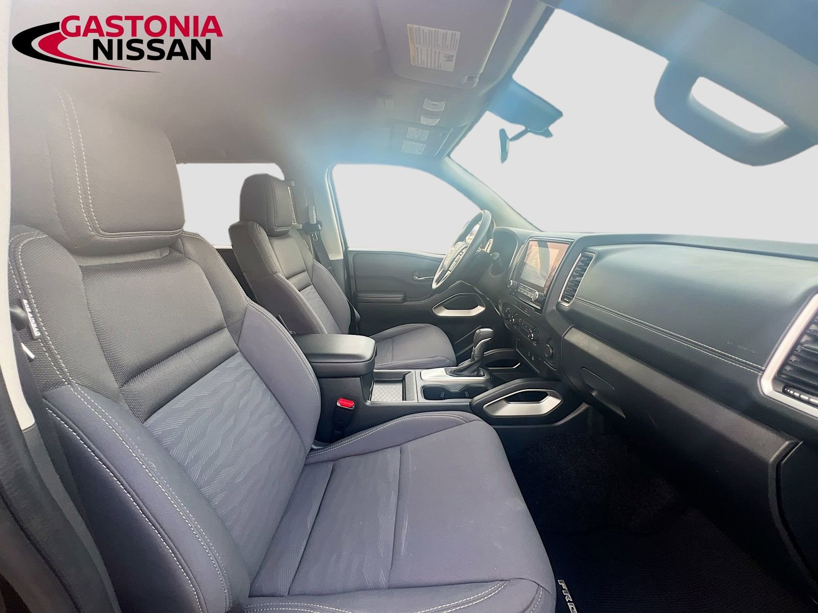 Used 2023 Nissan Frontier SV image 34