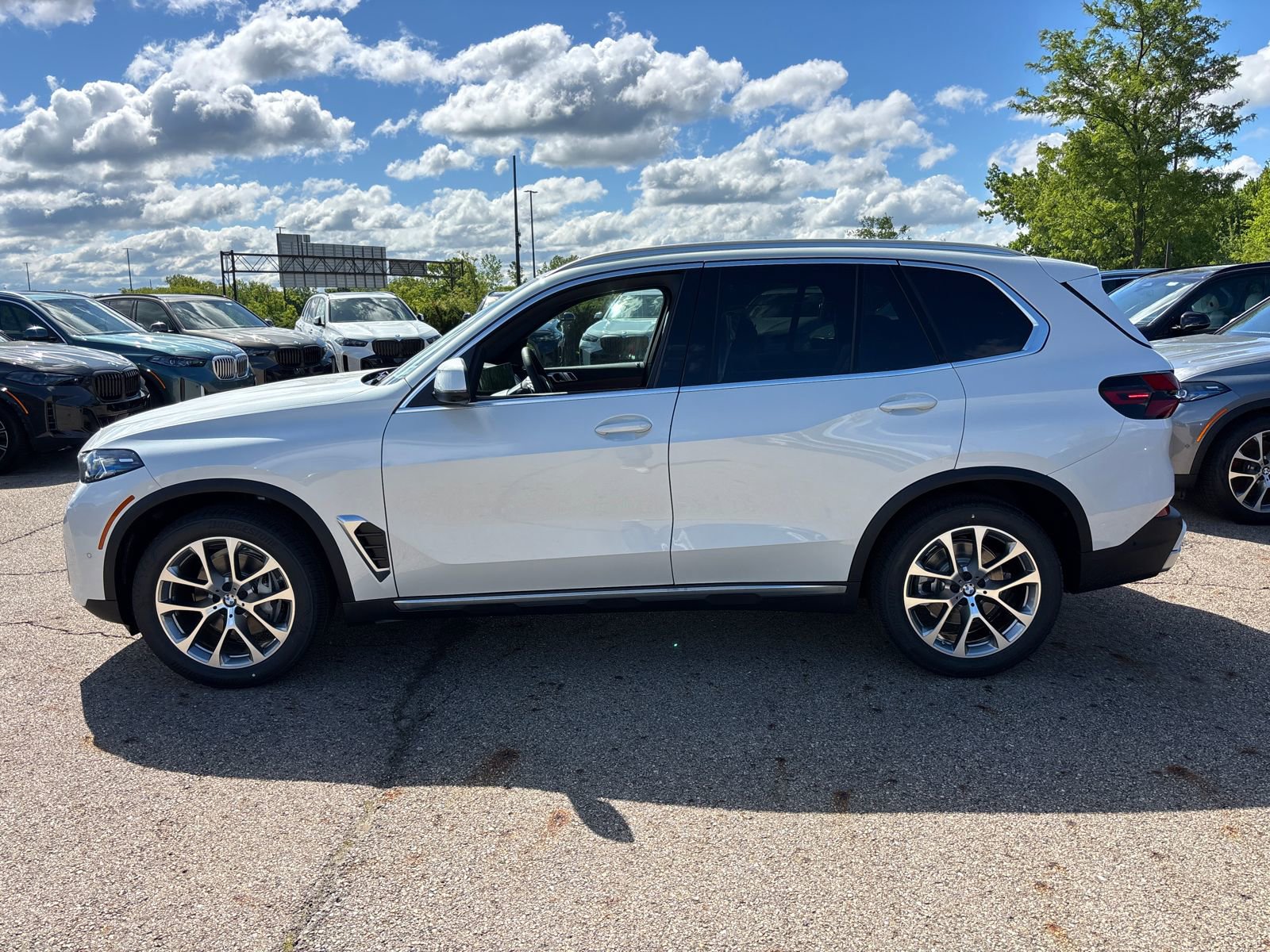 New 2026 BMW X5 xDrive40i AWD/4WD image 8