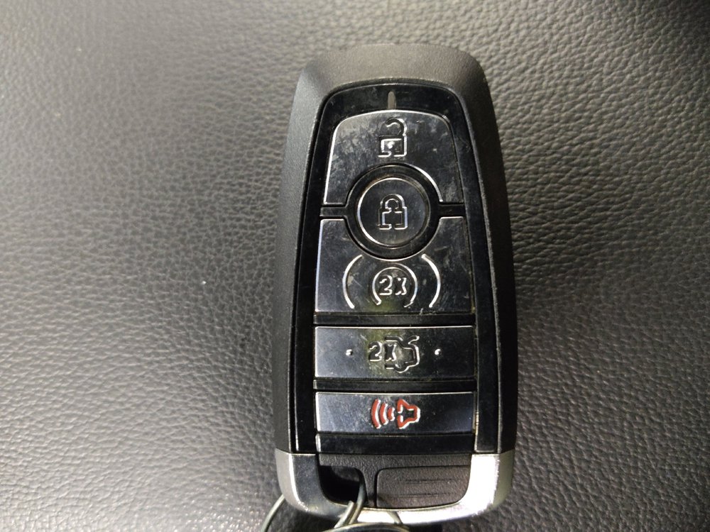 Used 2018 Ford Explorer XLT w/ Equipment Group 202A FWD image 32