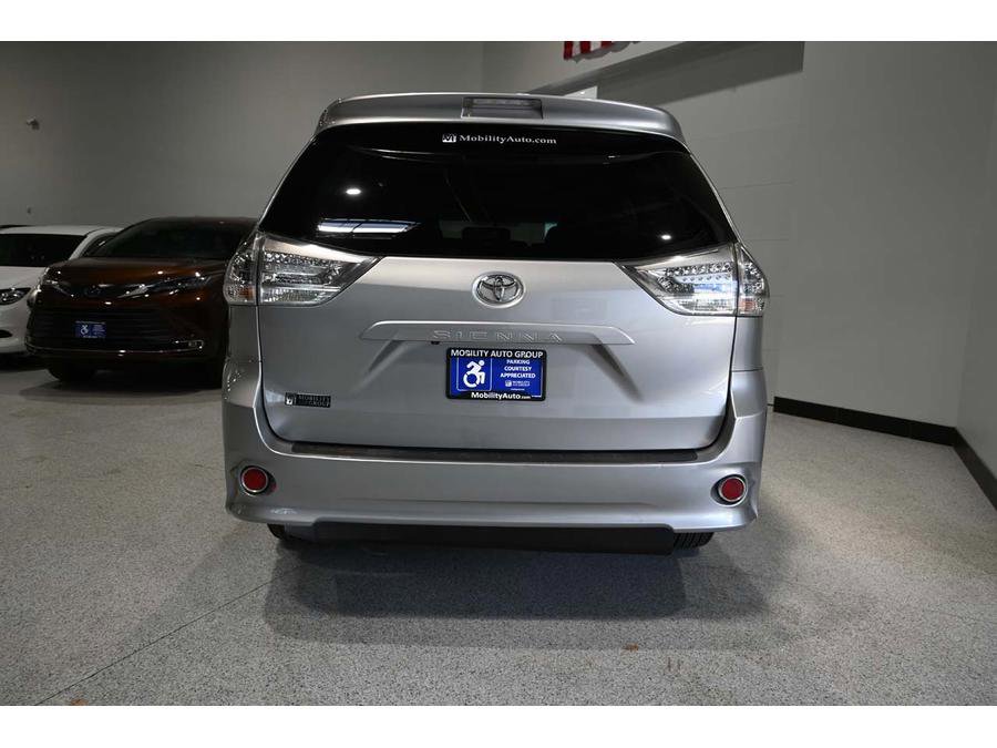 Used 2013 Toyota Sienna SE image 7