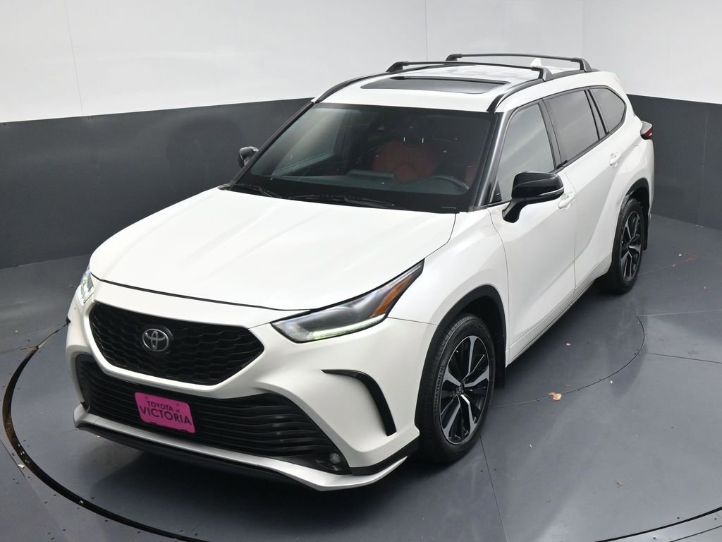 Used 2021 Toyota Highlander XSE image 16