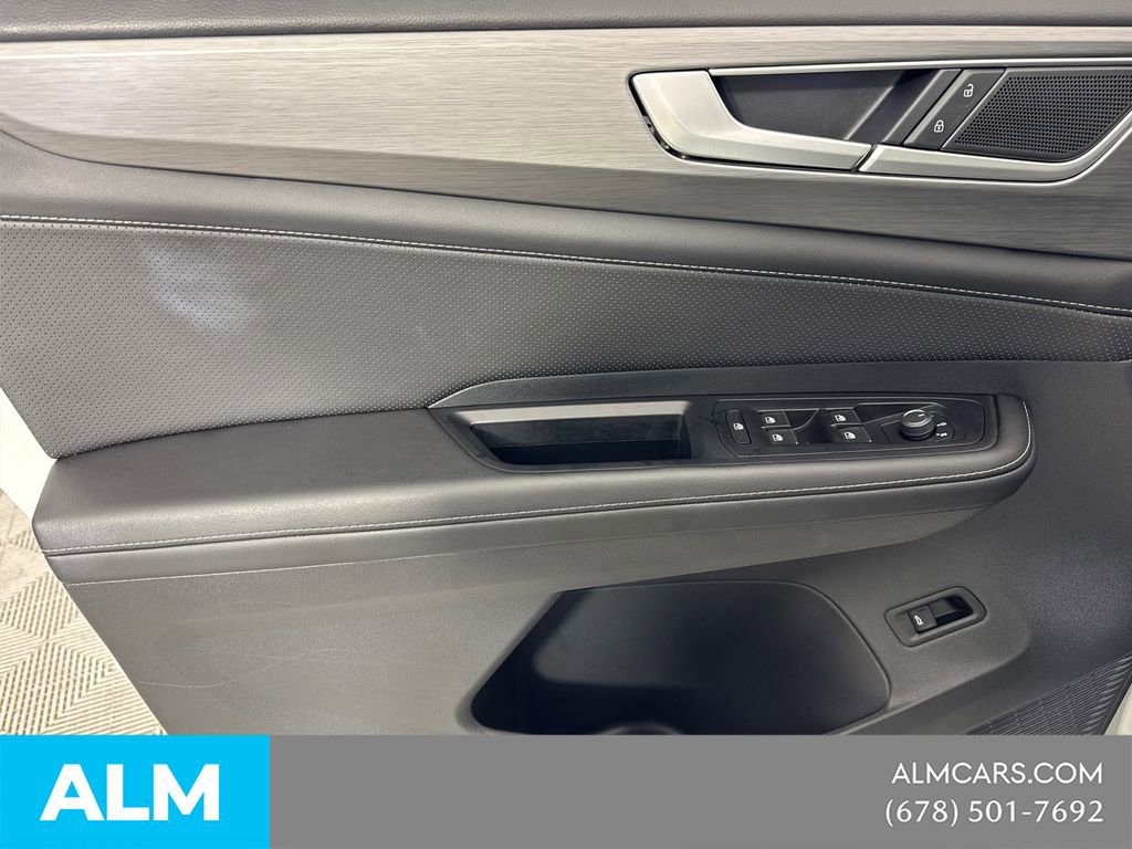 Used 2025 Volkswagen Atlas Cross Sport SE FWD image 14