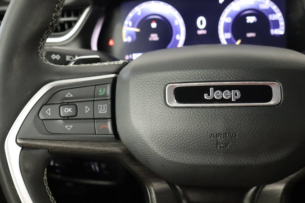 Used 2023 Jeep Grand Cherokee Limited RWD image 8
