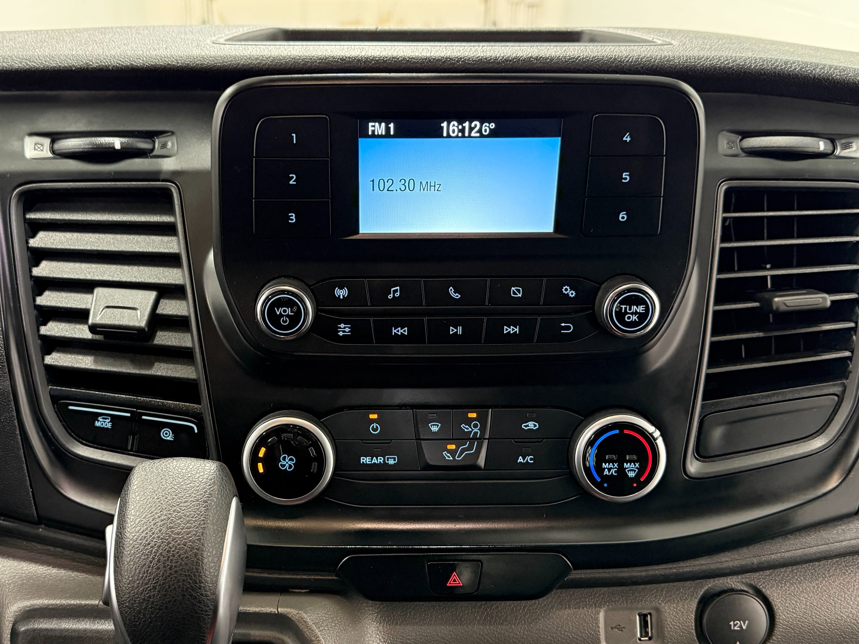 Used 2024 Ford Transit 250 Low Roof AWD w/ Exterior Upgrade Package image 19