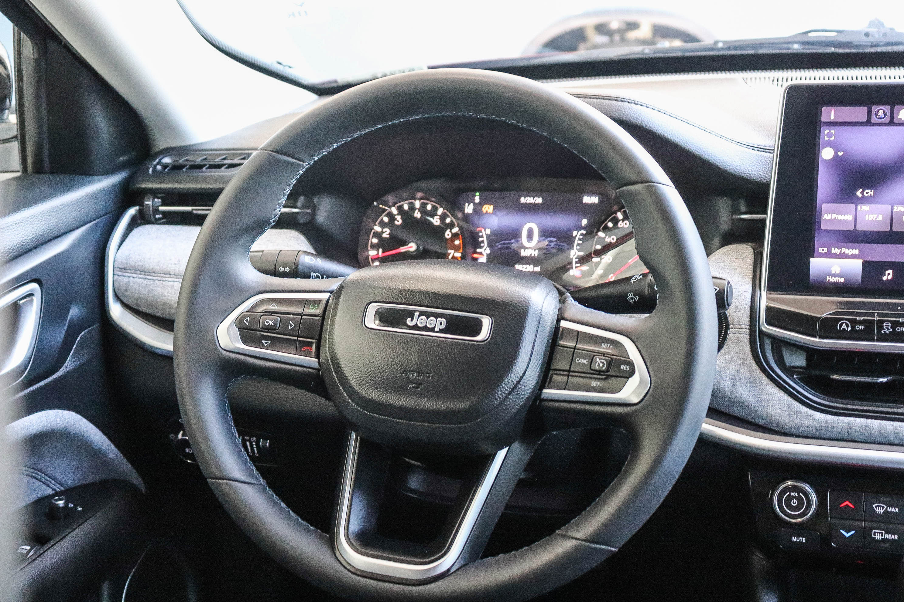 Used 2022 Jeep Compass Latitude FWD image 18