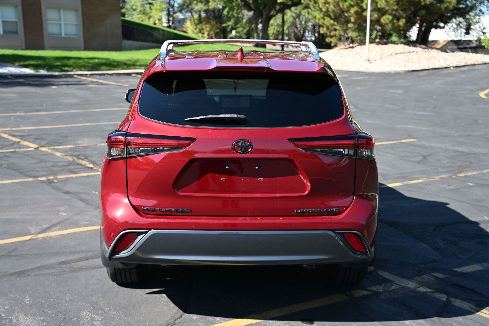 Used 2020 Toyota Highlander Limited AWD/4WD image 4