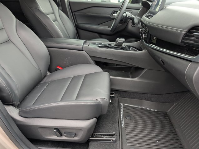 Used 2025 Nissan Rogue SL w/ SL Premium Package FWD image 28