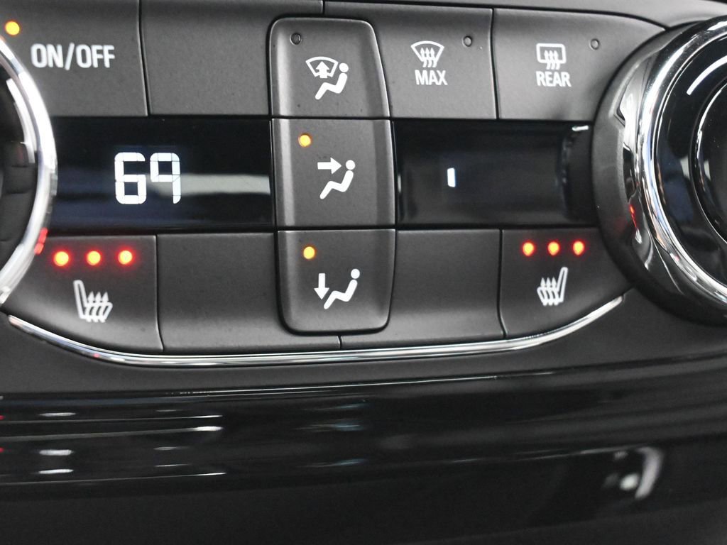 Used 2025 Chevrolet Trax RS w/ Driver Confidence Package image 23