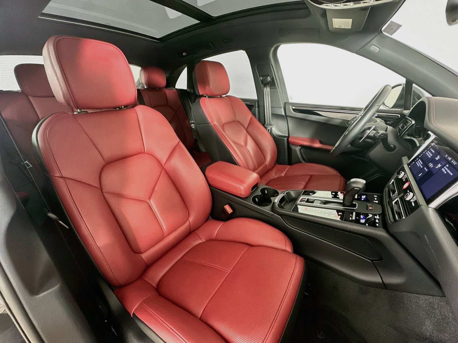 Used 2026 Porsche Macan AWD/4WD image 47