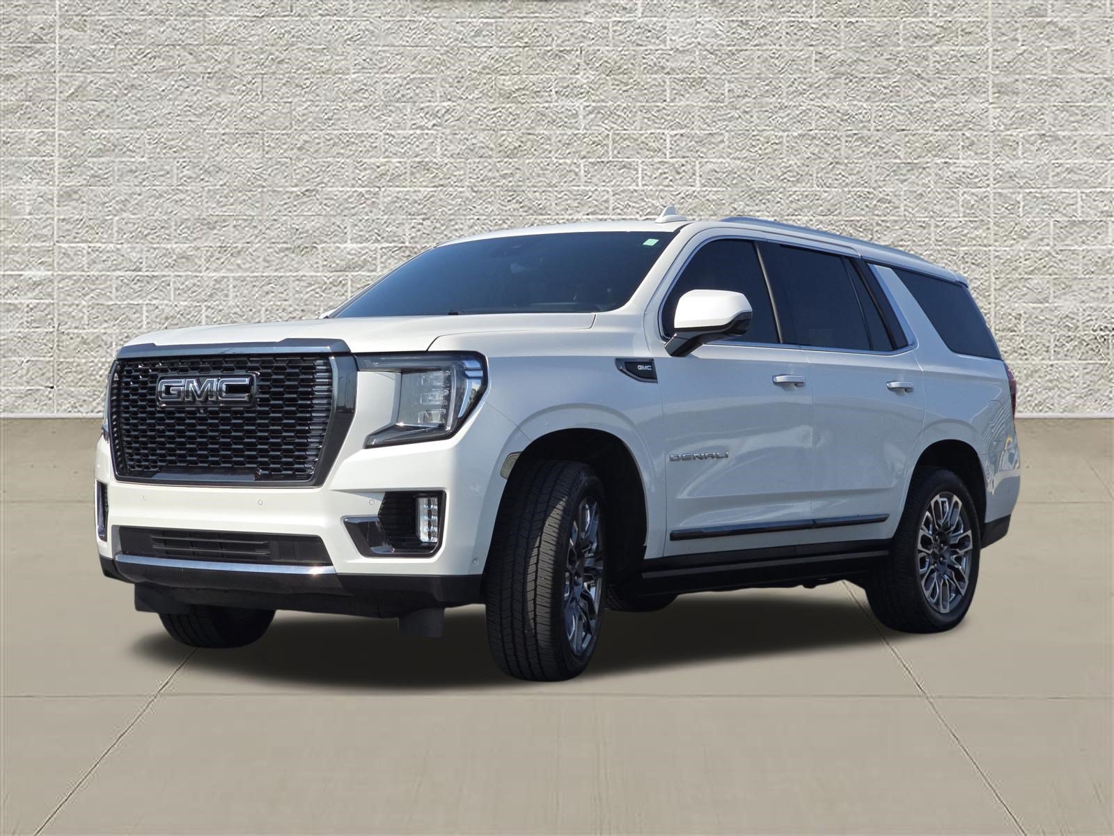 Used 2023 GMC Yukon Denali Ultimate AWD/4WD image 3