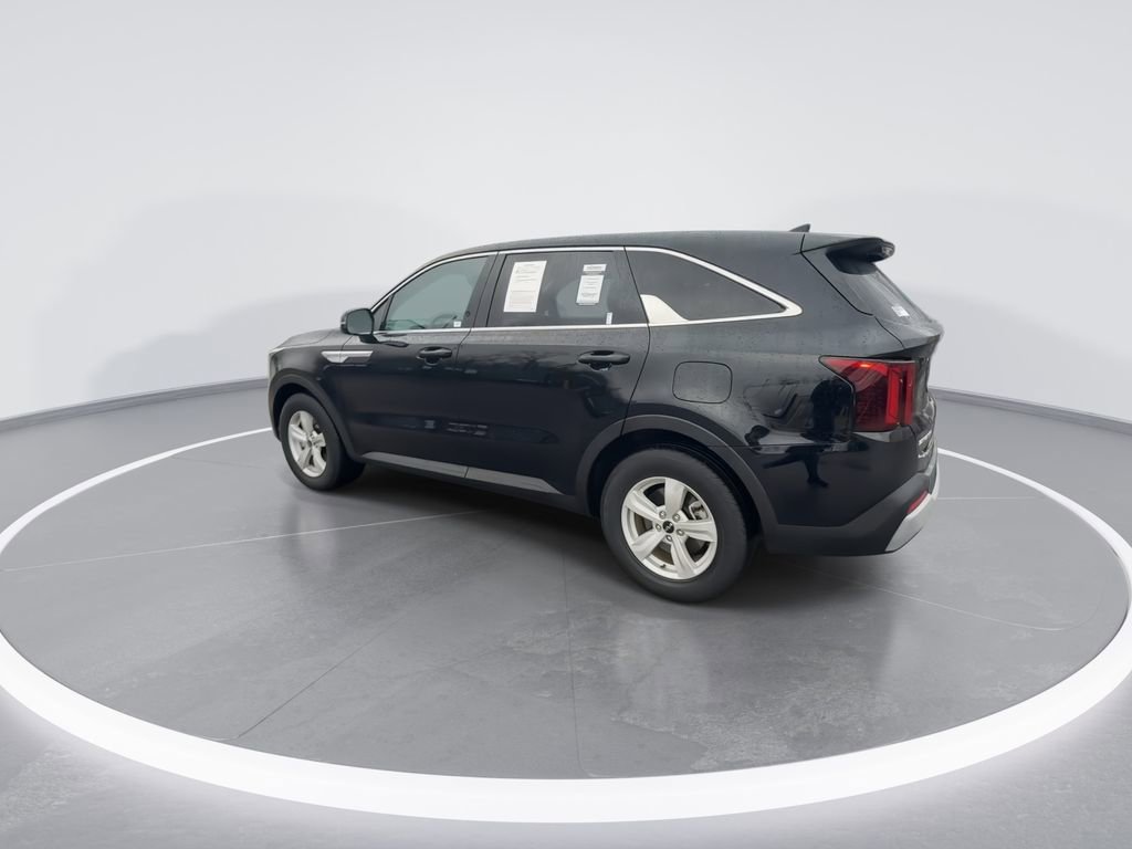 Used 2025 Kia Sorento LX image 6