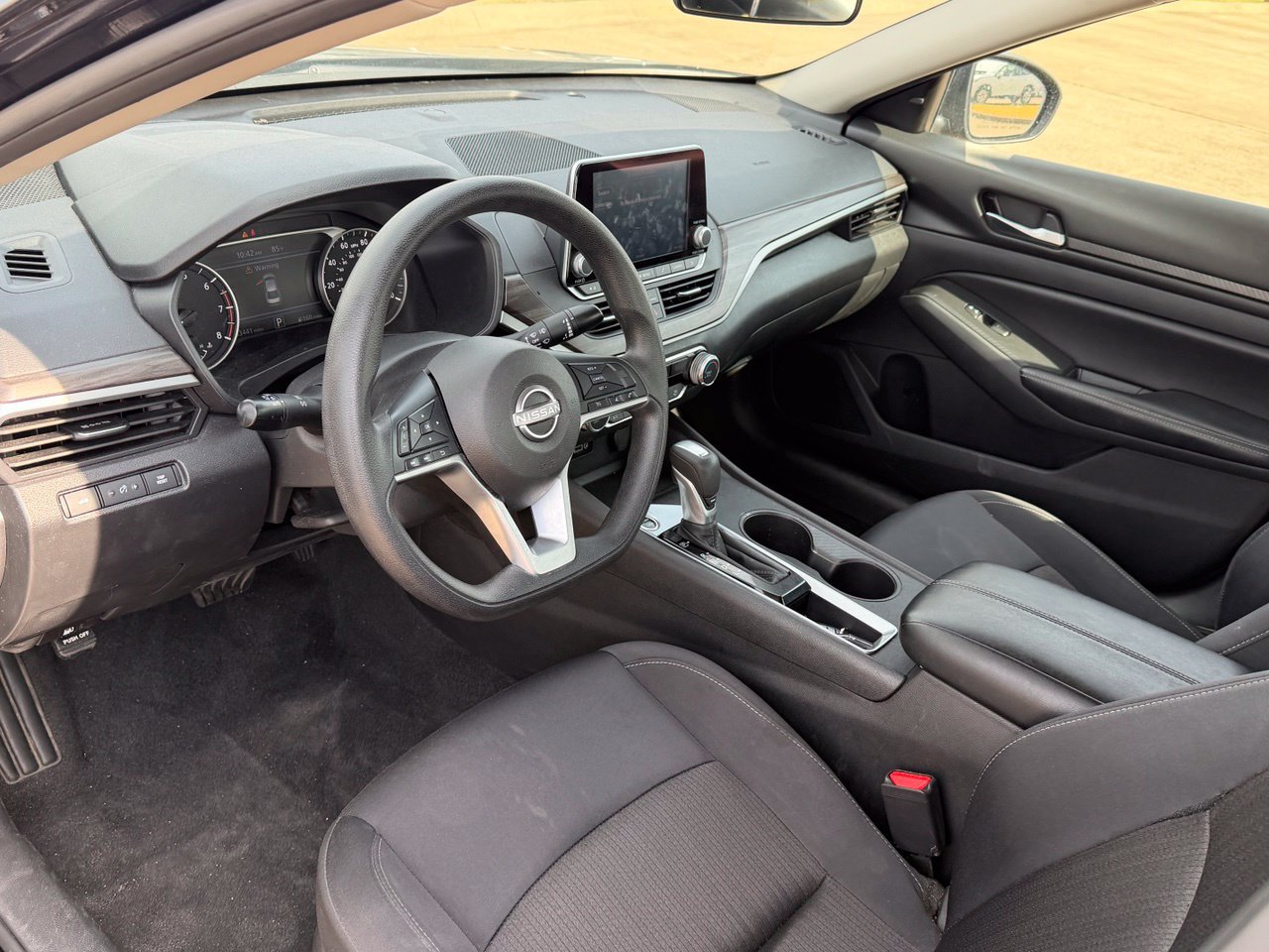 Used 2025 Nissan Altima 2.5 SV FWD image 7