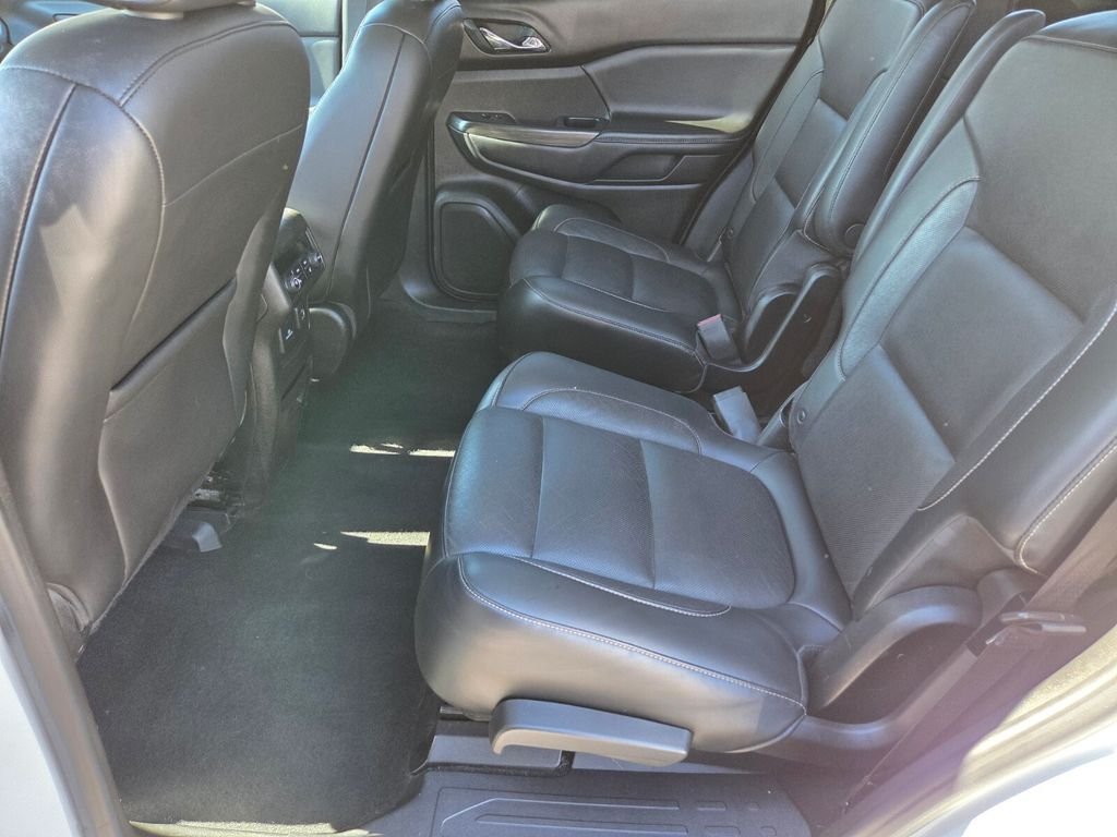 Used 2018 GMC Acadia SLT FWD image 15