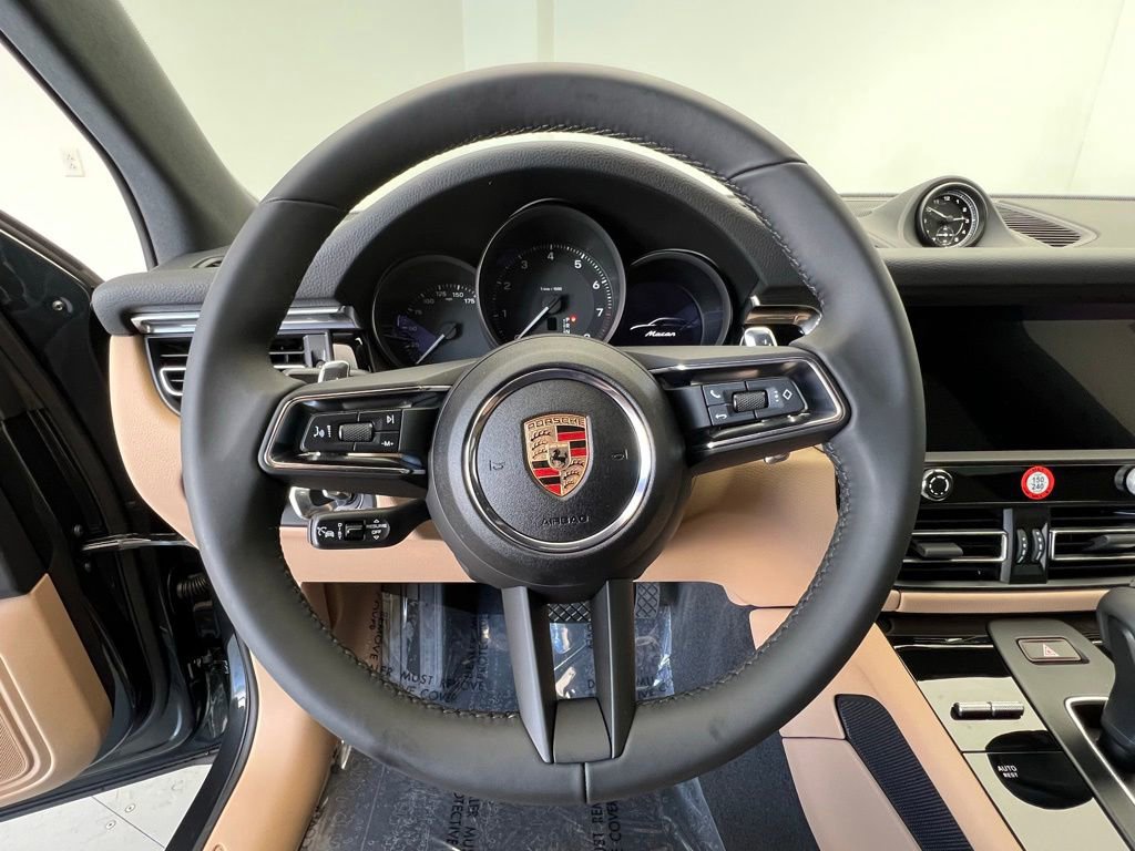 Used 2025 Porsche Macan image 7