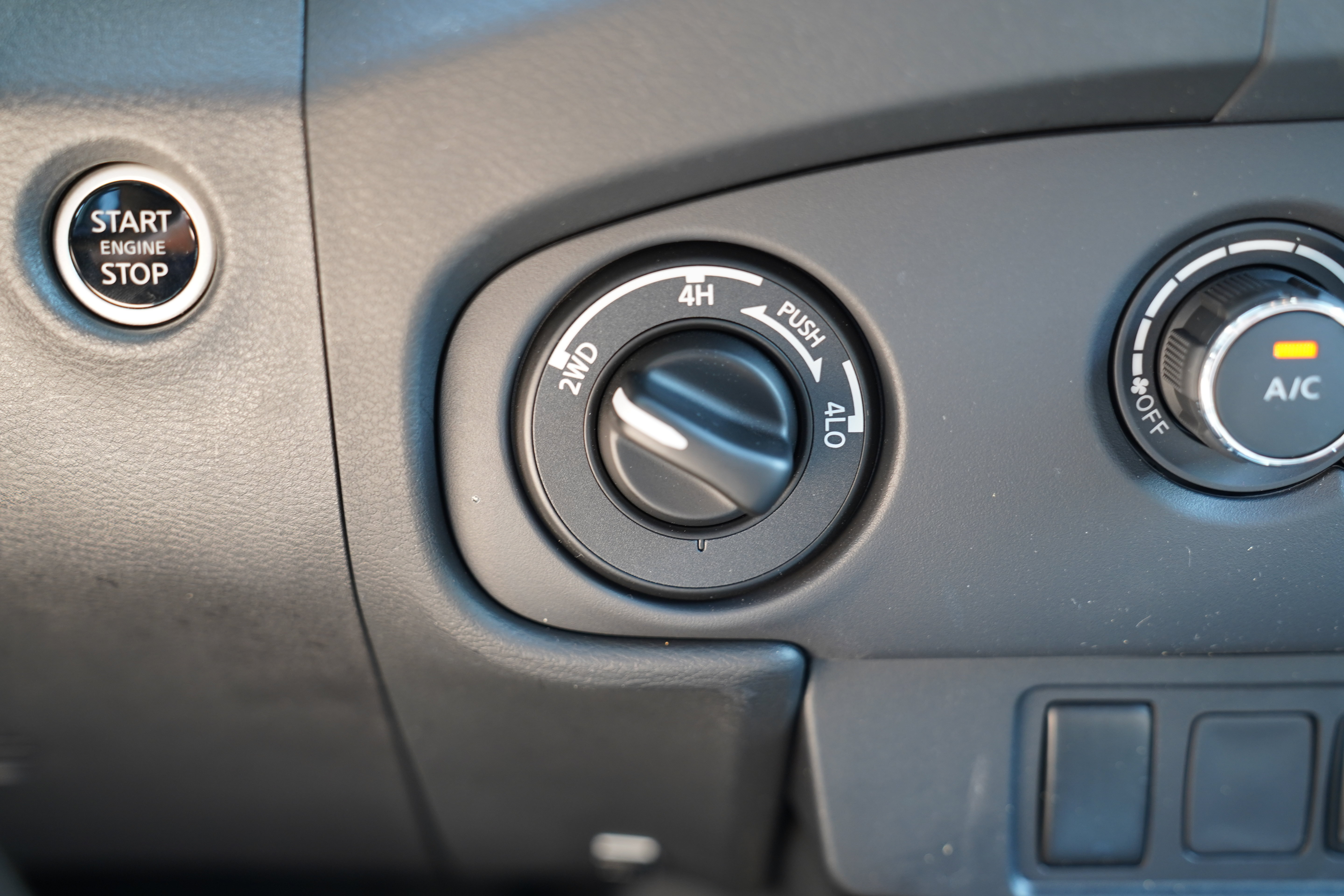 Used 2024 Nissan Frontier SV w/ Technology Package AWD/4WD image 30