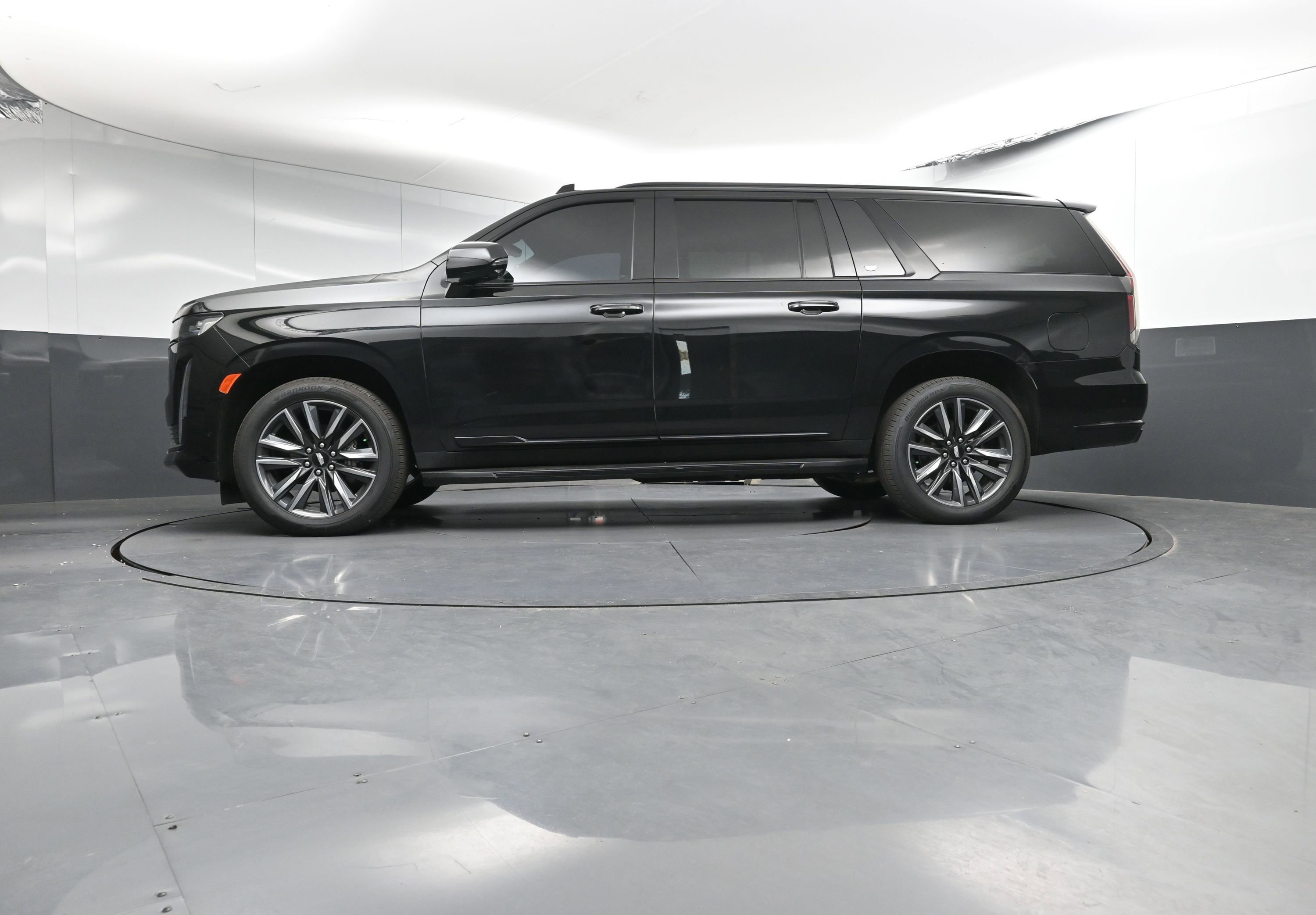 Used 2023 Cadillac Escalade ESV Sport image 27