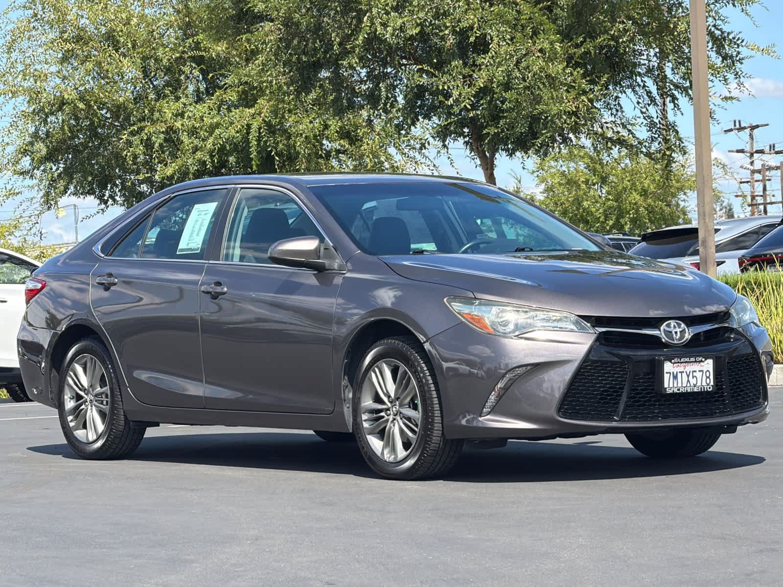 Used 2015 Toyota Camry SE FWD image 5