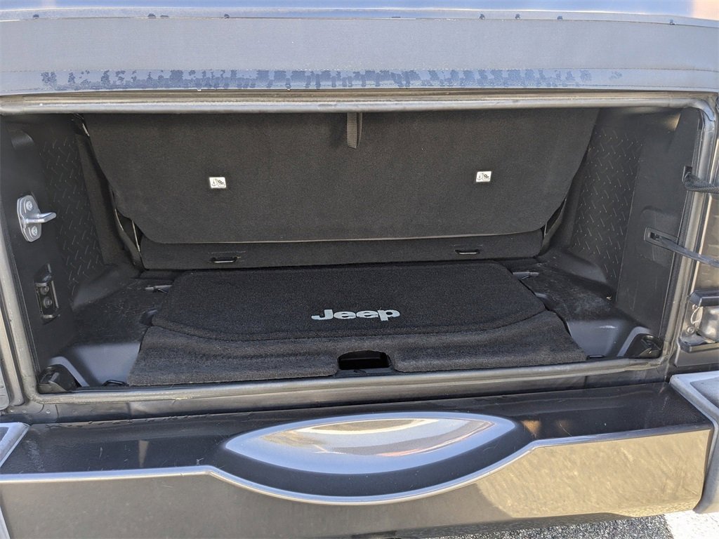 Used 2016 Jeep Wrangler Sahara w/ Connectivity Group image 13